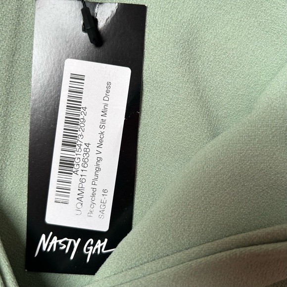 NWT Nasty Gal Green Plunging V-Neck Dress Size 12 US - Picture 3 of 9